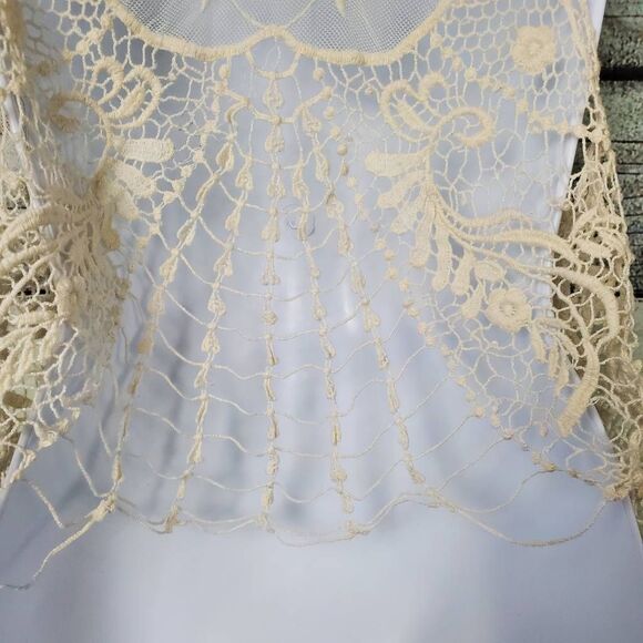Vivid Collection of NY Women’s Ivory Crochet Lace Vest Large Boho Festival Top - Picture 8 of 11